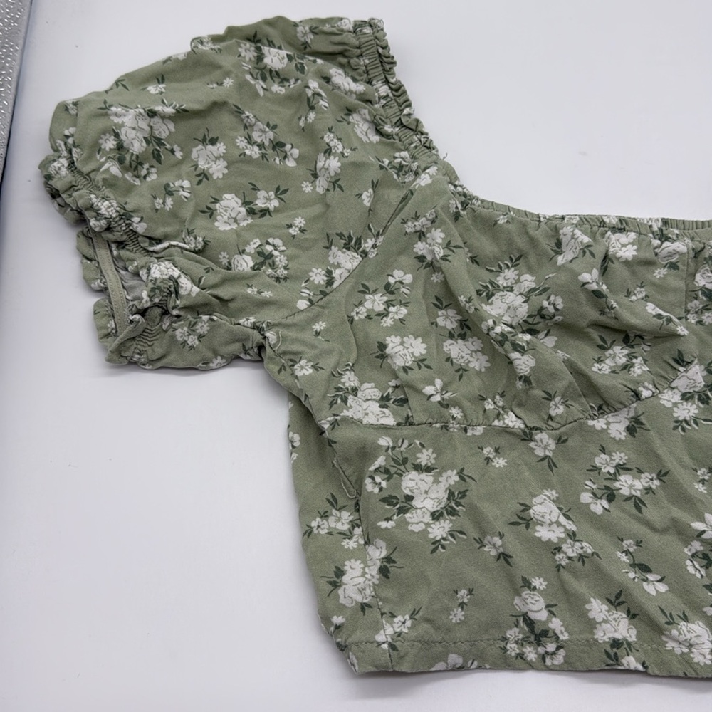 Hollister Green Floral Crop Top - Picture 2 of 7